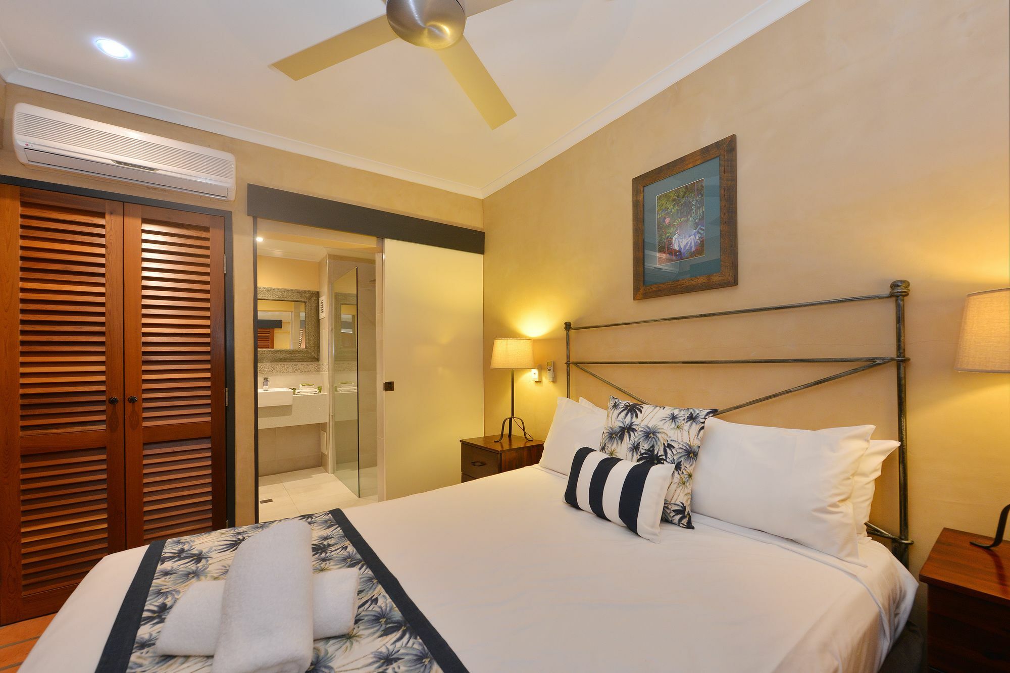 Seascape Apartments At Villa San Michele Port Douglas Exterior photo